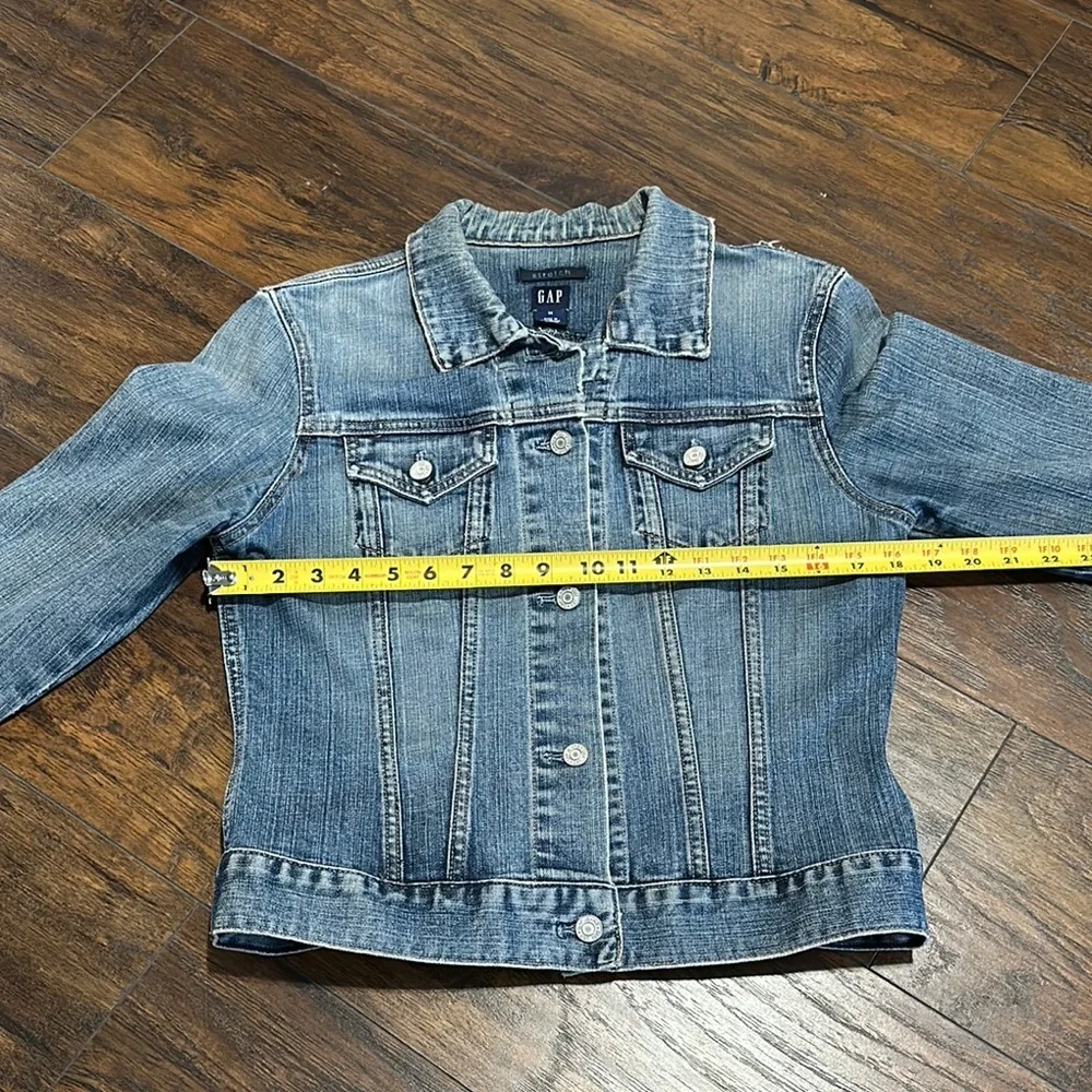 GAP Distressed Faded Frayed Rugged Whitewashed Blue Denim Women’s Jacket M